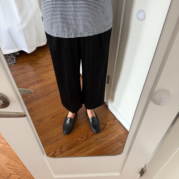 PLEATS PLEASE - ISSEY MIYAKE - Black - Pleated Straight Leg Cropped Pants - Picture 4 of 7